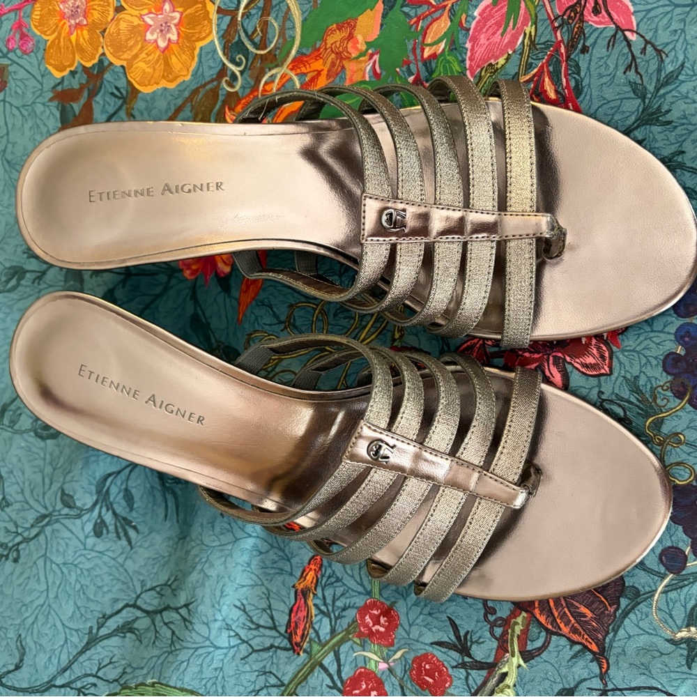 Pewter color sz10 women’s kitten heels